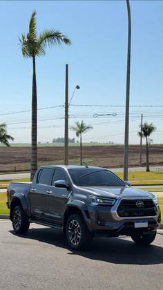 TOYOTA HILUX 2.8 D-4D TURBO DIESEL CD SRX PLUS 4X4 AUTOMÁTICO TOYOTA HILUX 2.8 D-4D TURBO DIESEL CD SRX PLUS 4X4 AUTOMÁTICO